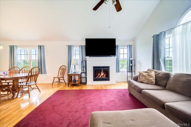 5 Sunrise Drive, Milton, NY 12547