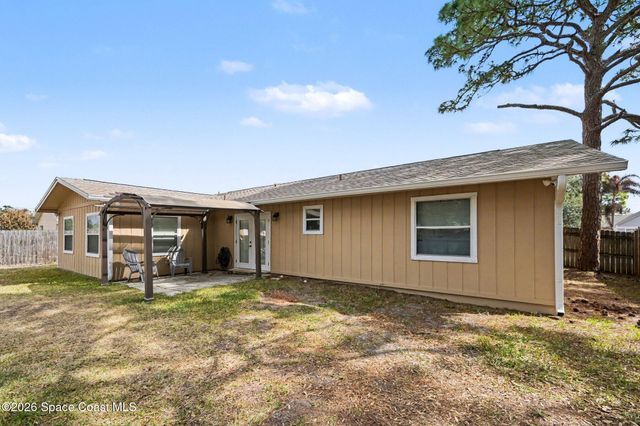 1070 Lee Avenue NW, Melbourne, FL 32907