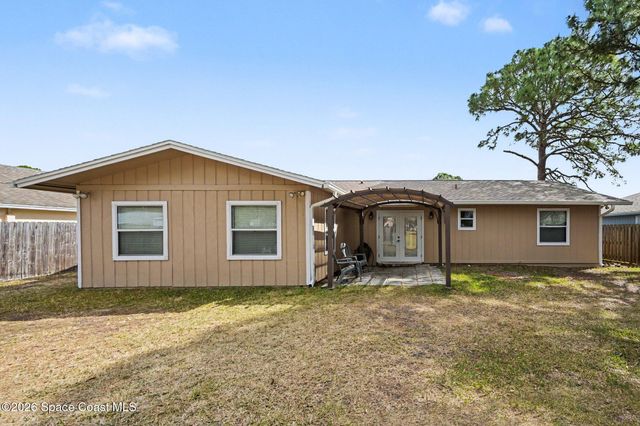 1070 Lee Avenue NW, Melbourne, FL 32907