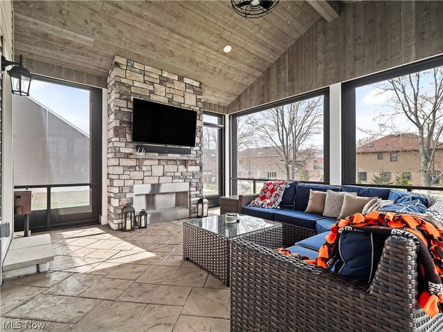 10134 Rosalee Lane, Strongsville, OH 44136