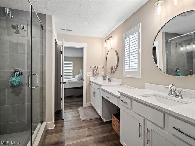 10134 Rosalee Lane, Strongsville, OH 44136