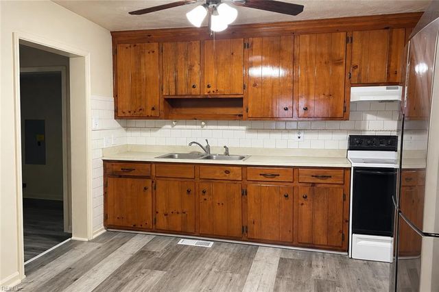 918 13th ST, Newport News, VA 23607