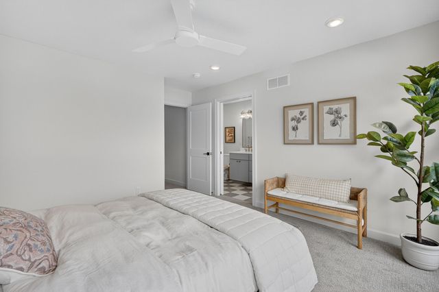 924 Peak Drive, West Des Moines, IA 50266