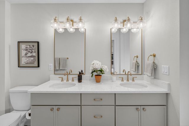 924 Peak Drive, West Des Moines, IA 50266