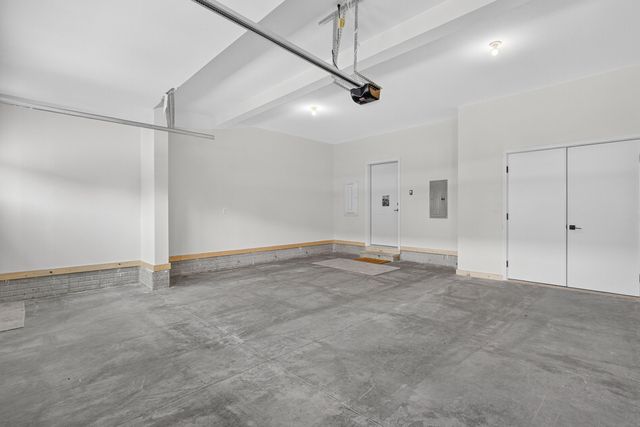 924 Peak Drive, West Des Moines, IA 50266