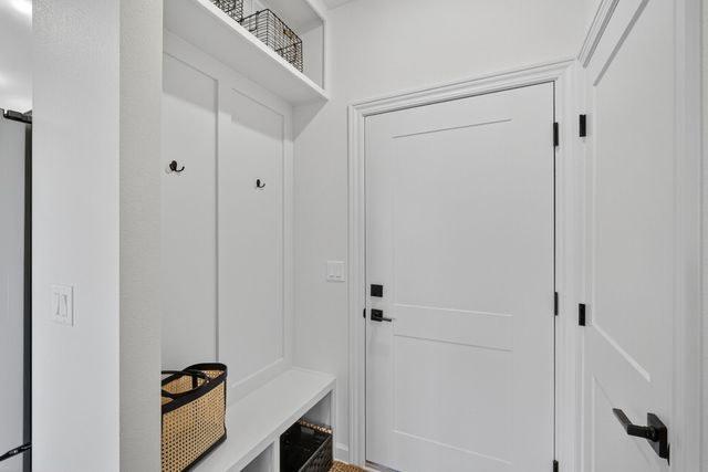 924 Peak Drive, West Des Moines, IA 50266