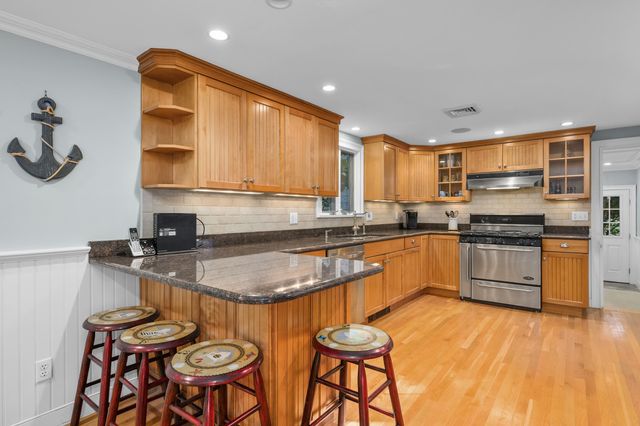 77 Robbins Street, Osterville, MA 02655