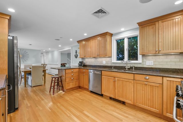 77 Robbins Street, Osterville, MA 02655