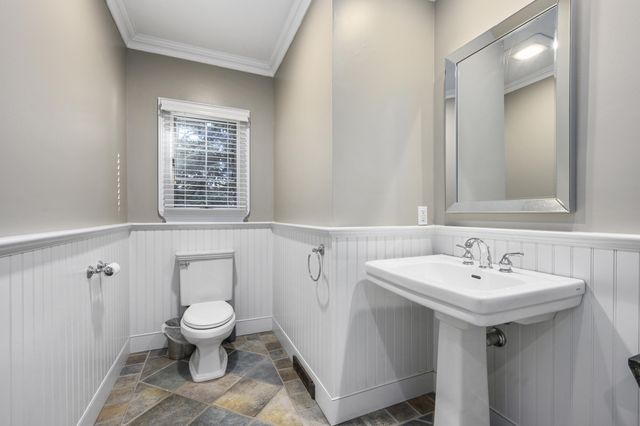 77 Robbins Street, Osterville, MA 02655