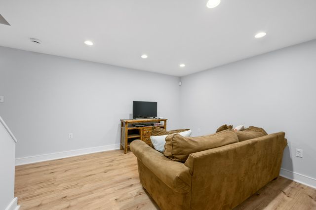 77 Robbins Street, Osterville, MA 02655