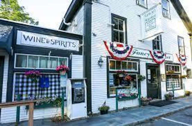 77 Robbins Street, Osterville, MA 02655