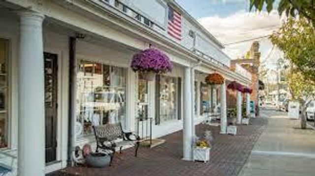 77 Robbins Street, Osterville, MA 02655