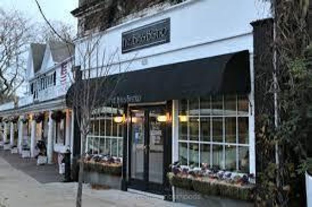 77 Robbins Street, Osterville, MA 02655