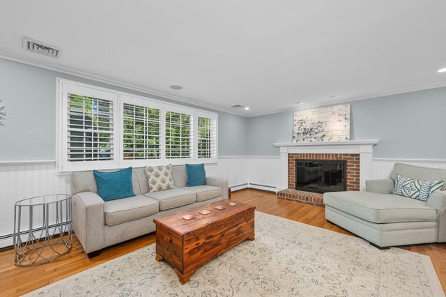 77 Robbins Street, Osterville, MA 02655