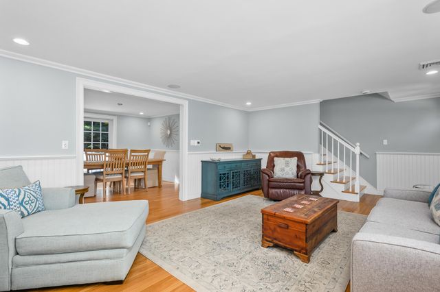 77 Robbins Street, Osterville, MA 02655