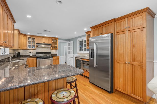 77 Robbins Street, Osterville, MA 02655