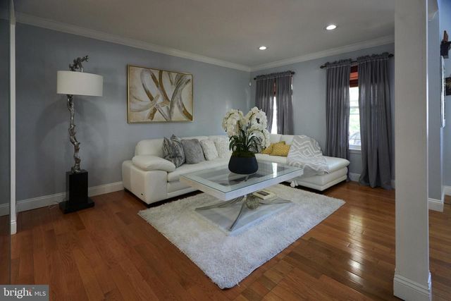 8905-00 SPRINGVIEW RD, Philadelphia, PA 19115