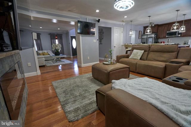 8905-00 SPRINGVIEW RD, Philadelphia, PA 19115
