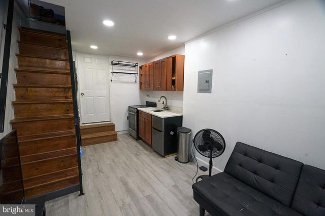 8905-00 SPRINGVIEW RD, Philadelphia, PA 19115