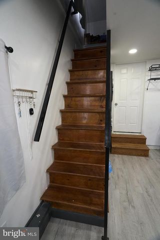 8905-00 SPRINGVIEW RD, Philadelphia, PA 19115