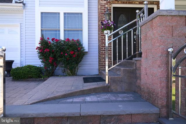 8905-00 SPRINGVIEW RD, Philadelphia, PA 19115
