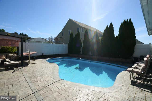 8905-00 SPRINGVIEW RD, Philadelphia, PA 19115