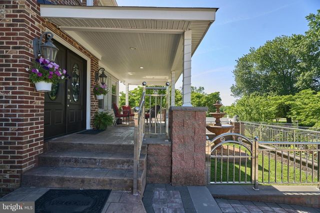 8905-00 SPRINGVIEW RD, Philadelphia, PA 19115