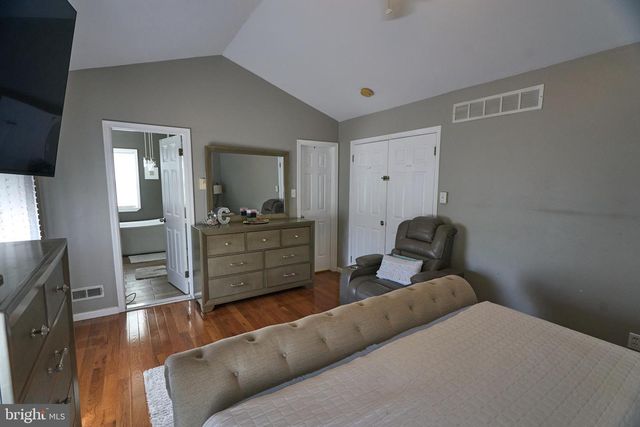 8905-00 SPRINGVIEW RD, Philadelphia, PA 19115