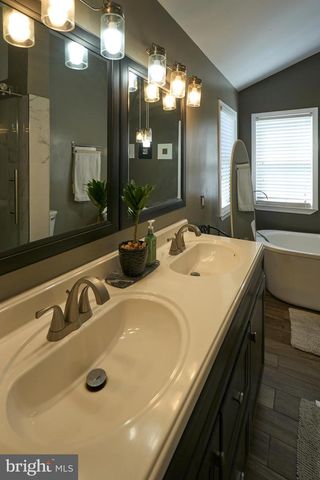 8905-00 SPRINGVIEW RD, Philadelphia, PA 19115