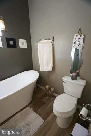 8905-00 SPRINGVIEW RD, Philadelphia, PA 19115