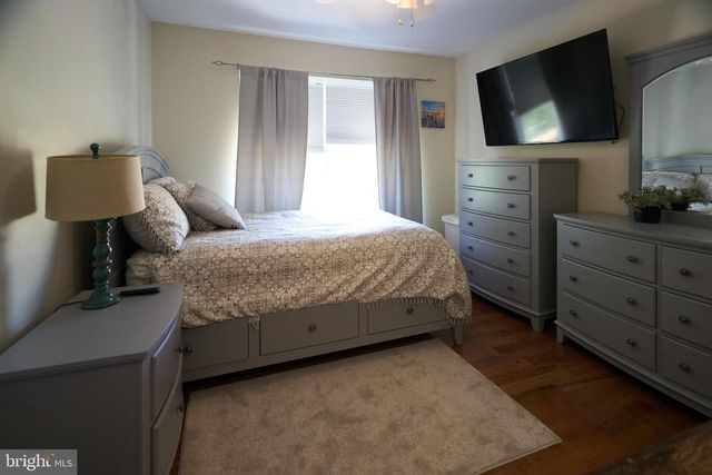 8905-00 SPRINGVIEW RD, Philadelphia, PA 19115