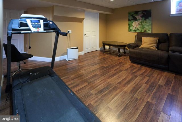 8905-00 SPRINGVIEW RD, Philadelphia, PA 19115