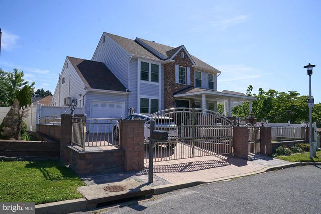 8905-00 SPRINGVIEW RD, Philadelphia, PA 19115