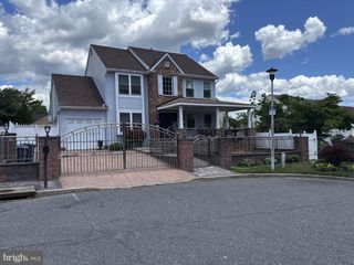 8905-00 SPRINGVIEW RD, Philadelphia, PA 19115
