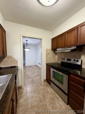 2224 S Boston Avenue E223, Tulsa, OK 74114