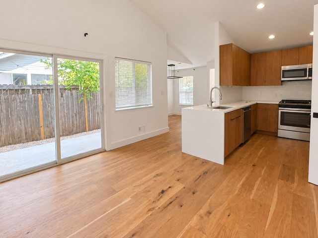2607 Garrettson DR B, Austin, TX 78748