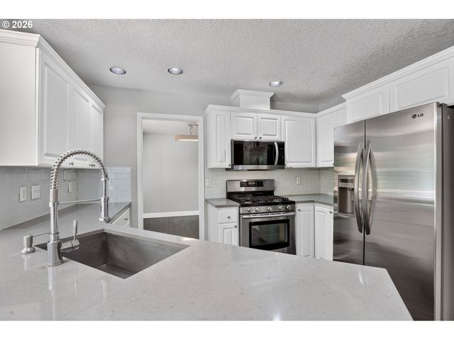 14838 Nw FAWNLILY Dr, Portland, OR 97229