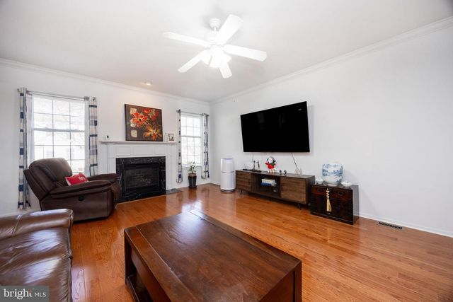 208 CASTLE DR, North Wales, PA 19454