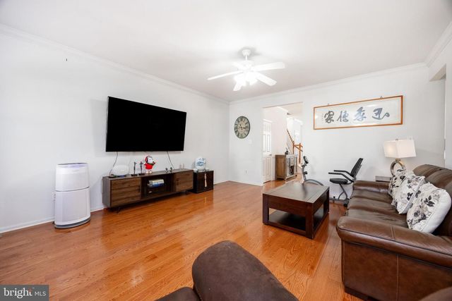 208 CASTLE DR, North Wales, PA 19454