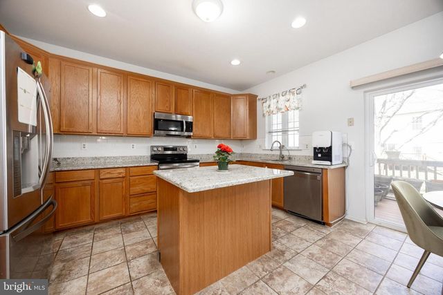 208 CASTLE DR, North Wales, PA 19454