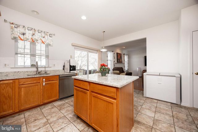 208 CASTLE DR, North Wales, PA 19454