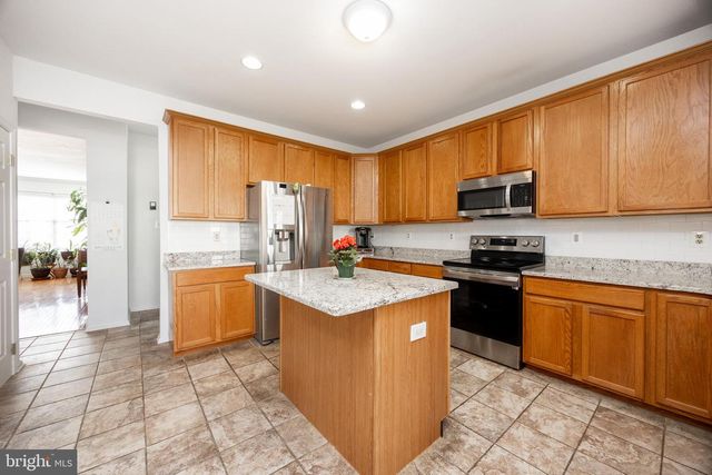 208 CASTLE DR, North Wales, PA 19454