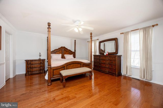 208 CASTLE DR, North Wales, PA 19454