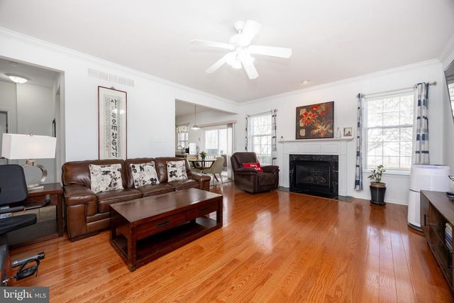 208 CASTLE DR, North Wales, PA 19454