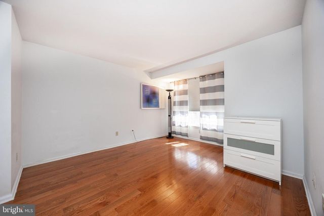 208 CASTLE DR, North Wales, PA 19454