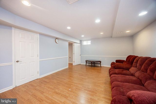 208 CASTLE DR, North Wales, PA 19454