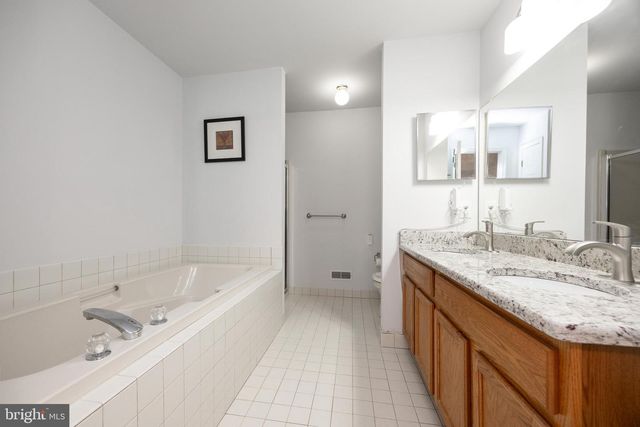 208 CASTLE DR, North Wales, PA 19454