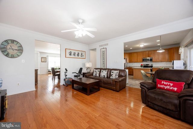 208 CASTLE DR, North Wales, PA 19454