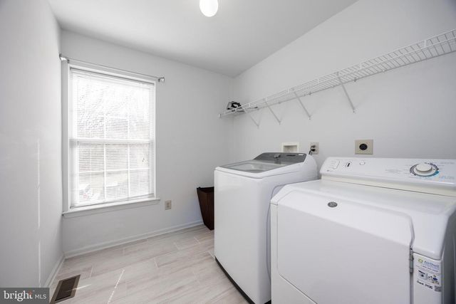 208 CASTLE DR, North Wales, PA 19454