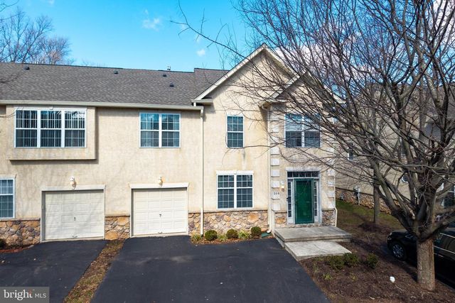 208 CASTLE DR, North Wales, PA 19454